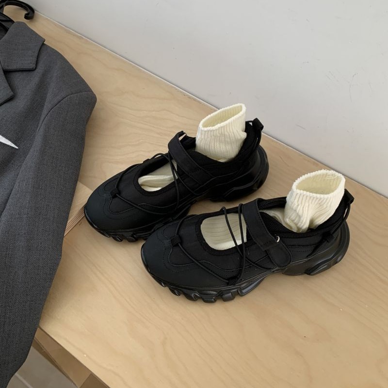 Scarpe Mary Jane sportive con  - Sneaker Care recensione e prezzo